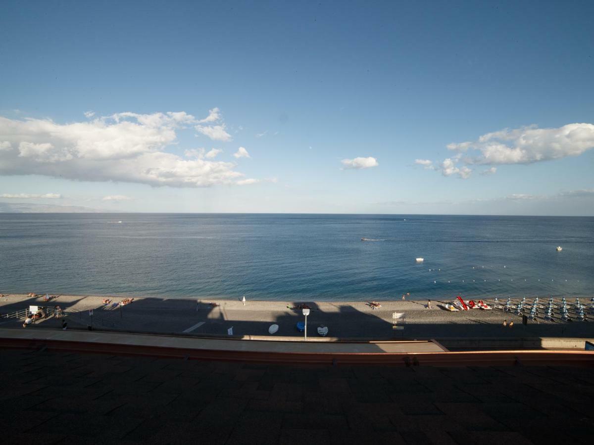 Marina Di Savoca Apartment Santa Teresa Di Riva Ngoại thất bức ảnh
