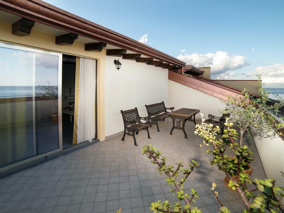 Marina Di Savoca Apartment Santa Teresa Di Riva Ngoại thất bức ảnh