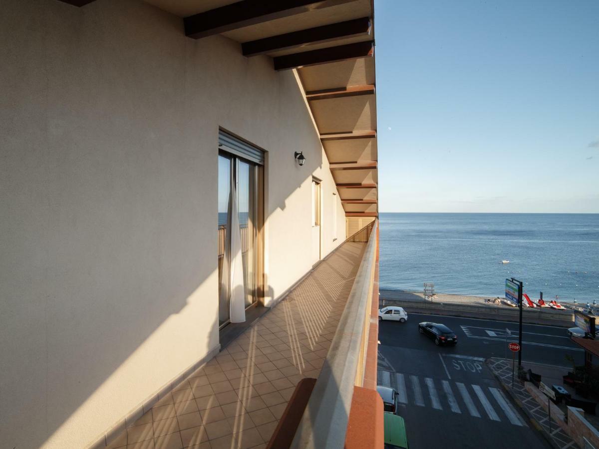 Marina Di Savoca Apartment Santa Teresa Di Riva Ngoại thất bức ảnh