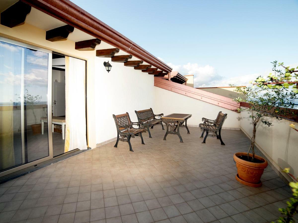 Marina Di Savoca Apartment Santa Teresa Di Riva Ngoại thất bức ảnh