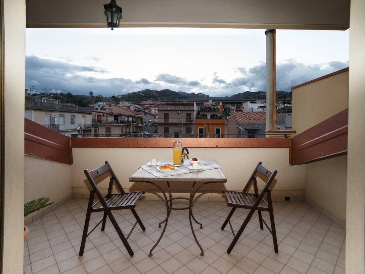 Marina Di Savoca Apartment Santa Teresa Di Riva Ngoại thất bức ảnh
