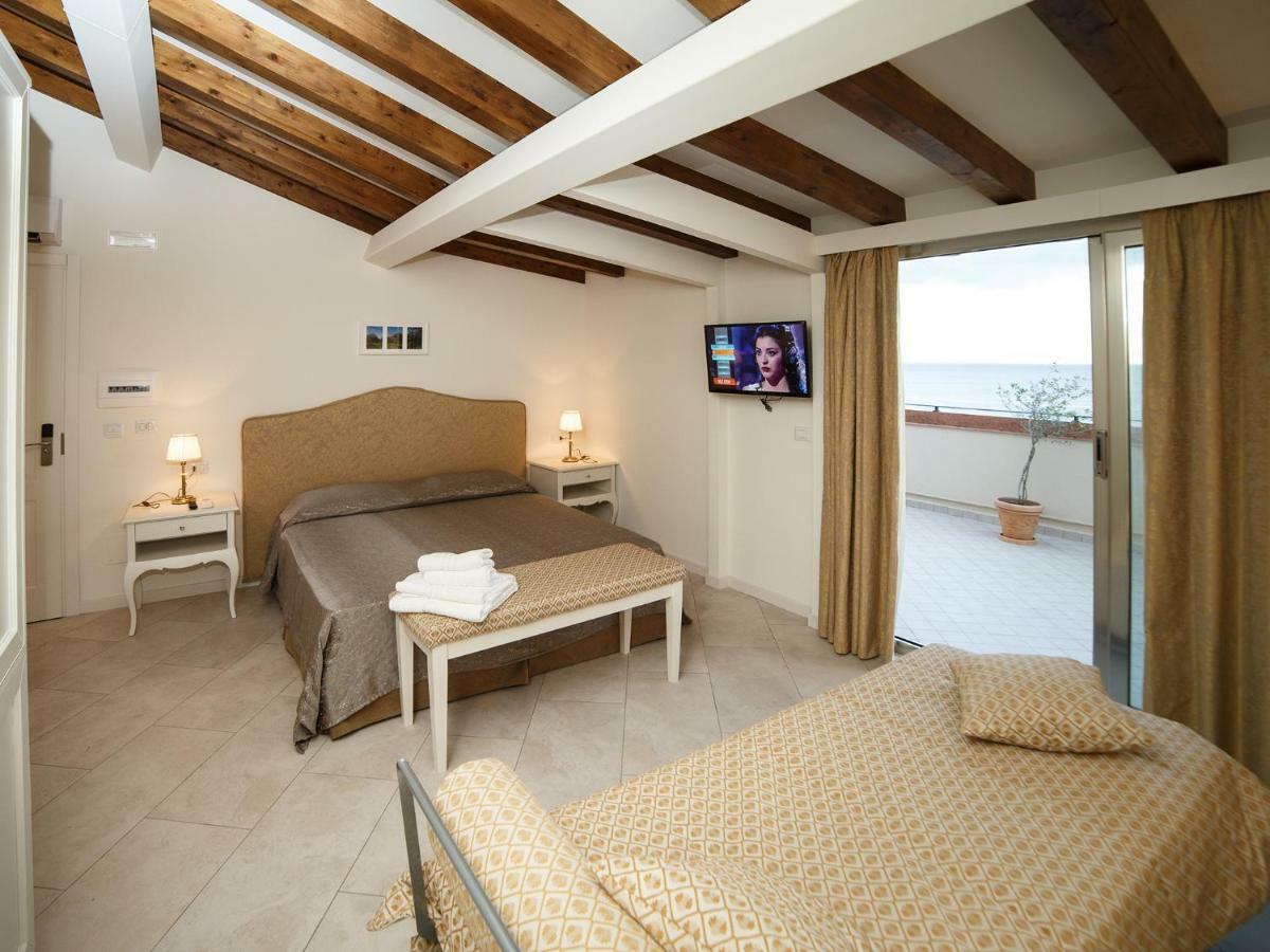 Marina Di Savoca Apartment Santa Teresa Di Riva Ngoại thất bức ảnh